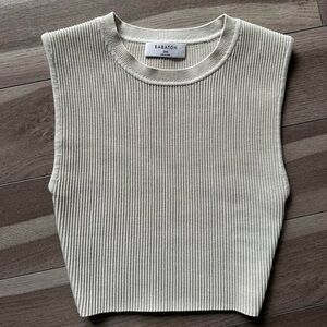 Aritzia Babaton Sculpt Ribbed Women's Top - Cream